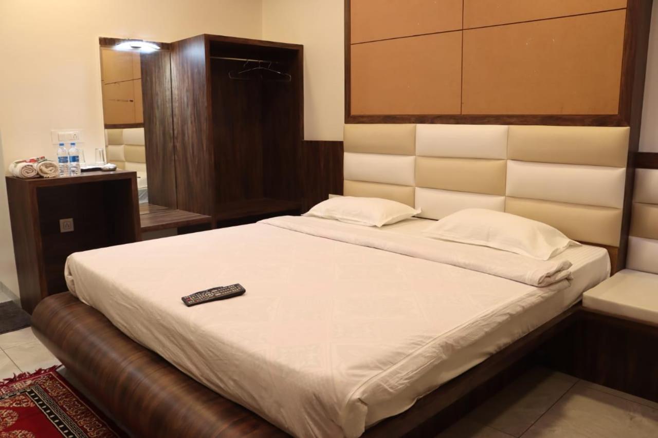 Pawan Executive Tuljapur Ngoại thất bức ảnh