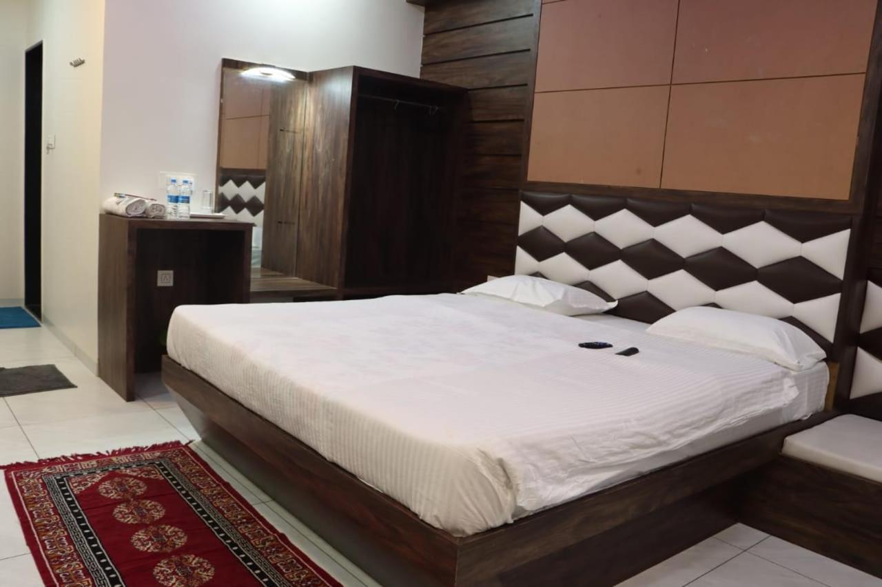 Pawan Executive Tuljapur Ngoại thất bức ảnh