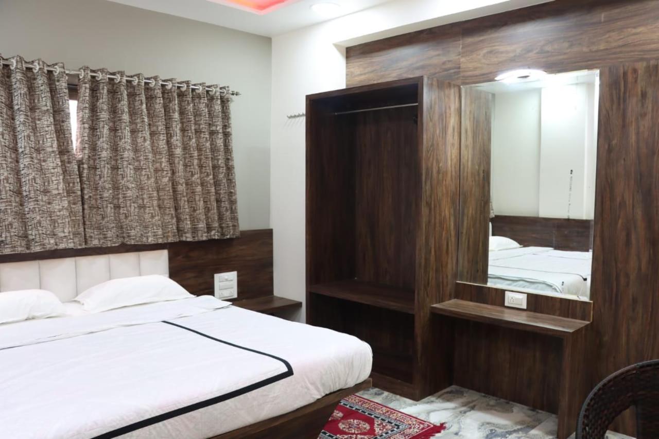 Pawan Executive Tuljapur Ngoại thất bức ảnh